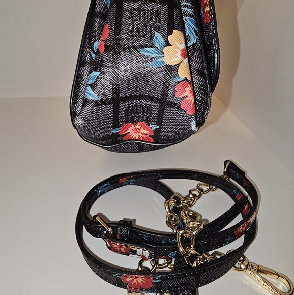 Steve Madden Floral Black Crossbody Bag - Picture 4 of 6